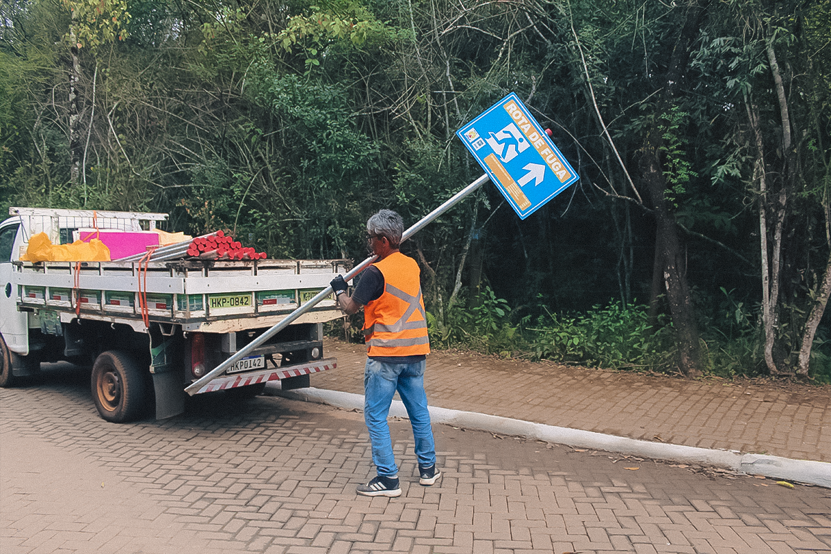 Começou a instalação de placas orientativas pela área de influência de barragens